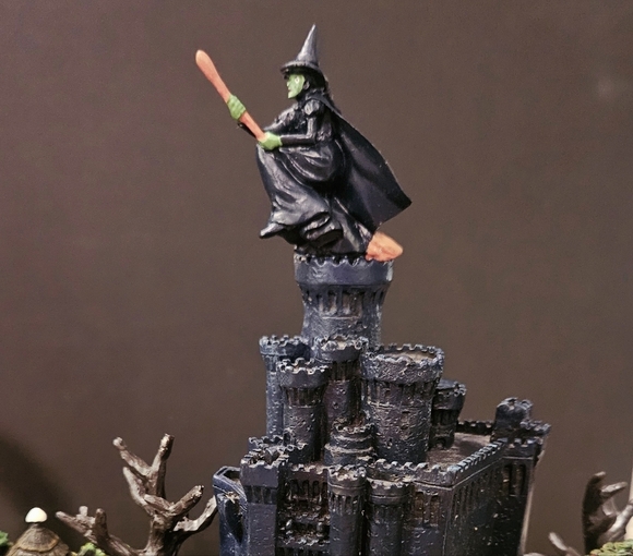 "Follow the Yellow Brick Road" Collectible Sculpture by Hawthorne Village - Picture 9 of 10